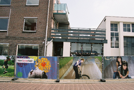 Bouwhekdoeken voor 130 meter lange hekwerk afzetting