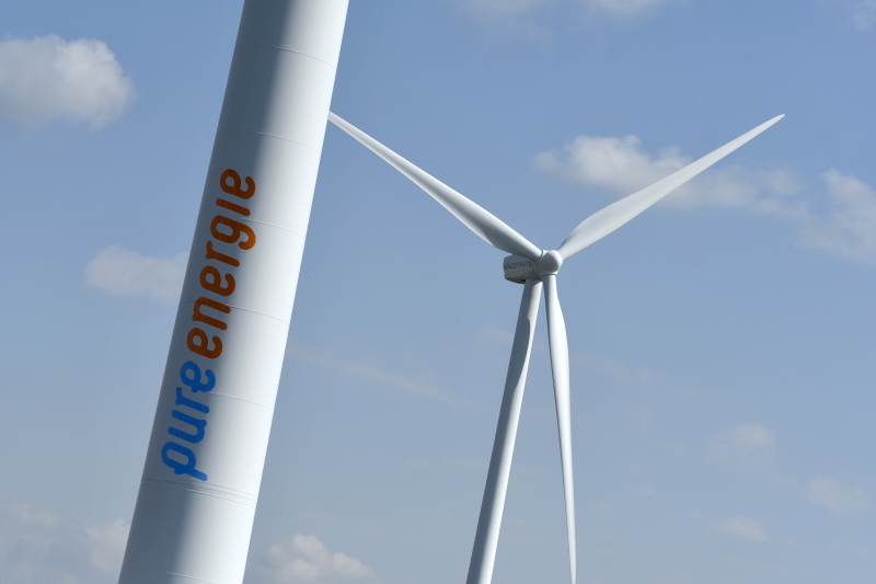 Windmolenbelettering in opdracht van Pure Energie <a href=-http://www.pure-energie.nl/->www.pure-energie.nl</a>